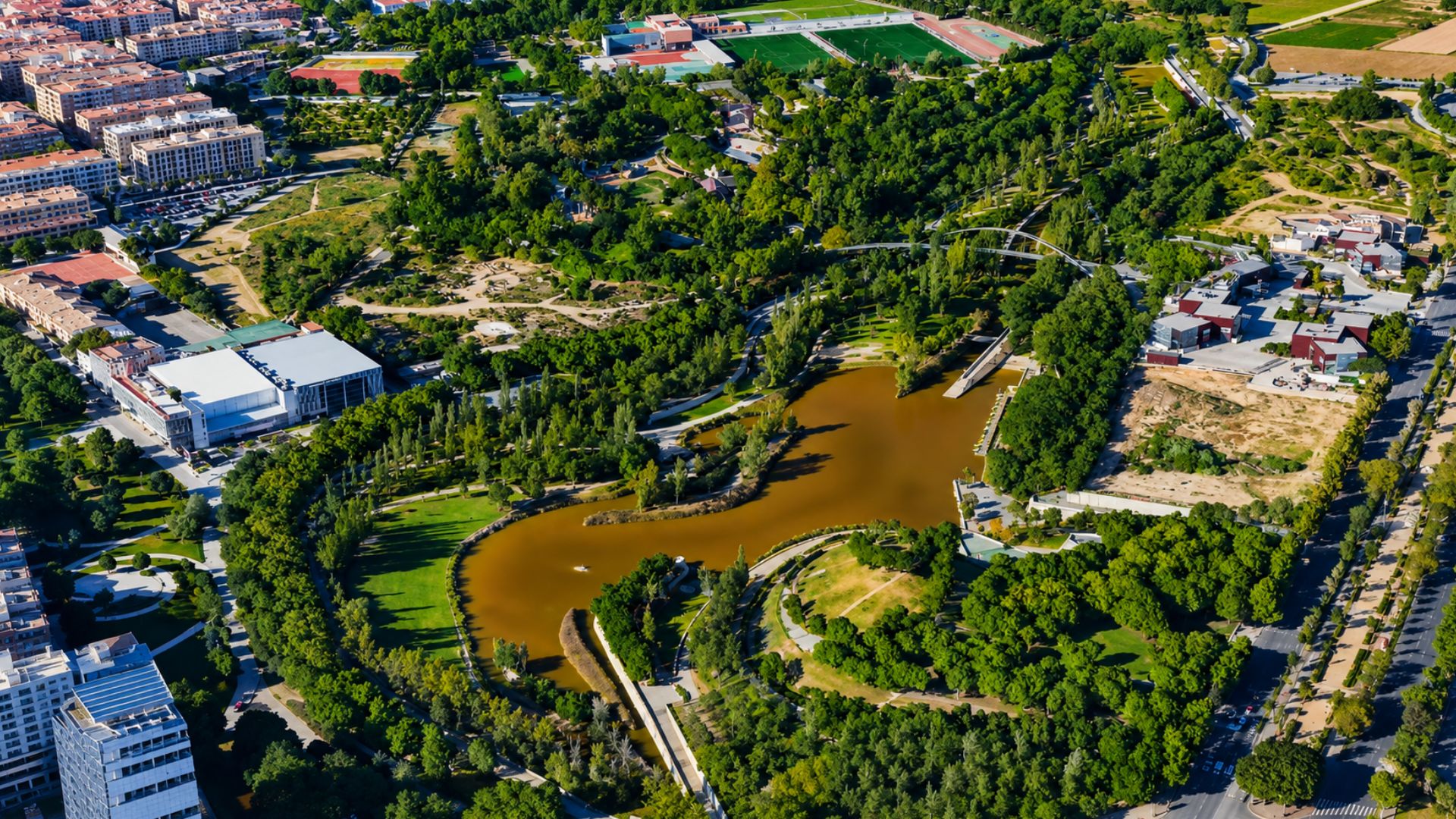 Bioparc Valencia entre jardins e ruas da cidade