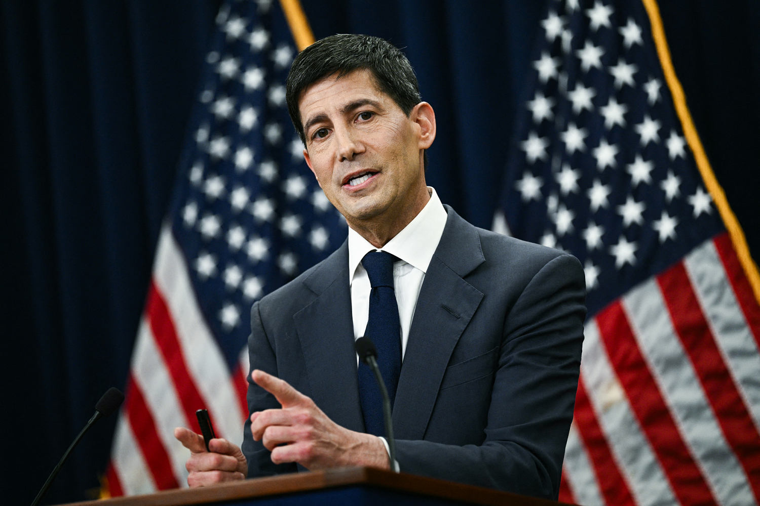 Will the Fed raise interest rates this month? A Kevin Warsh speech ...