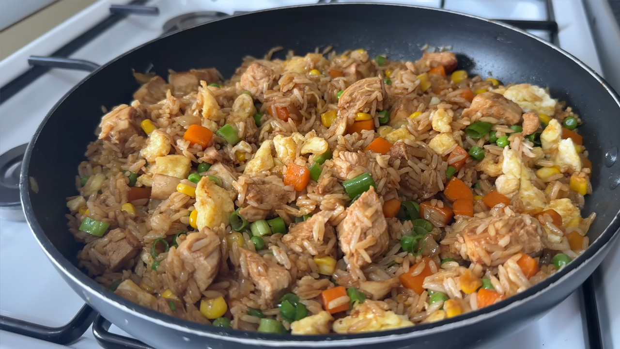 Easy chicken fried rice better than Chinese takeaway