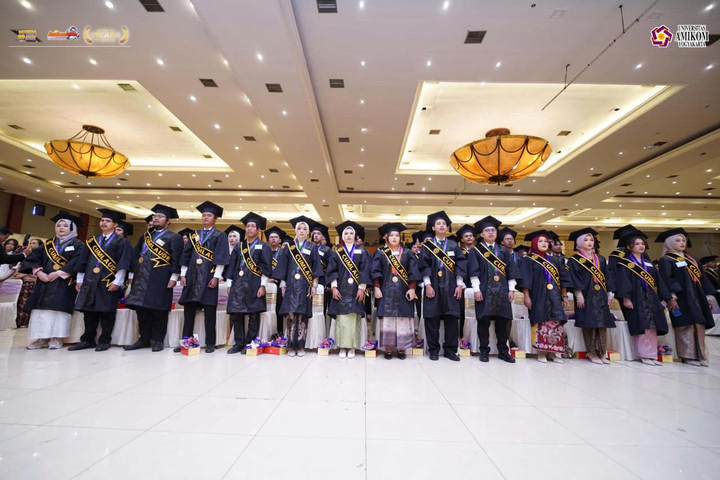 Suasana pelaksanaan Wisuda Periode ke-99 Universitas Amikom Yogyakarta di Grand Pacific Hall & Convention Center, Sabtu (25/7), yang diikuti oleh 643 mahasiswa dari berbagai program studi. Foto: Dok. Istimewa.