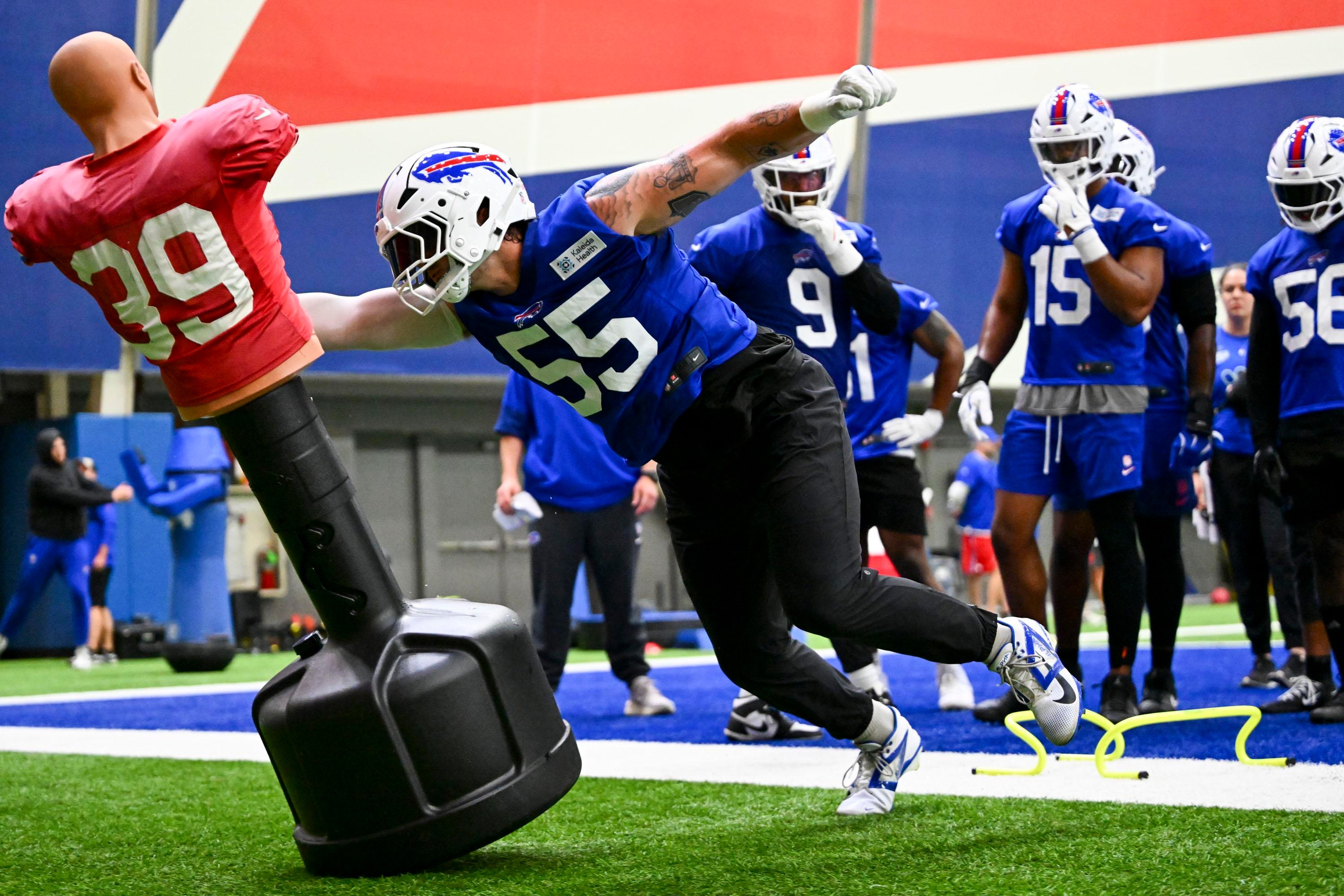 Michael Hoecht injury: Buffalo Bills pass rusher practicing