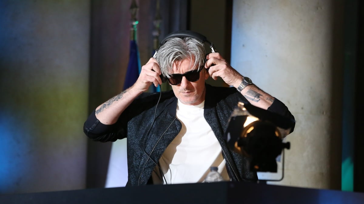 Kavinsky Nous A Quitt s La Premi re Dame Brigitte Macron Perd L un De 