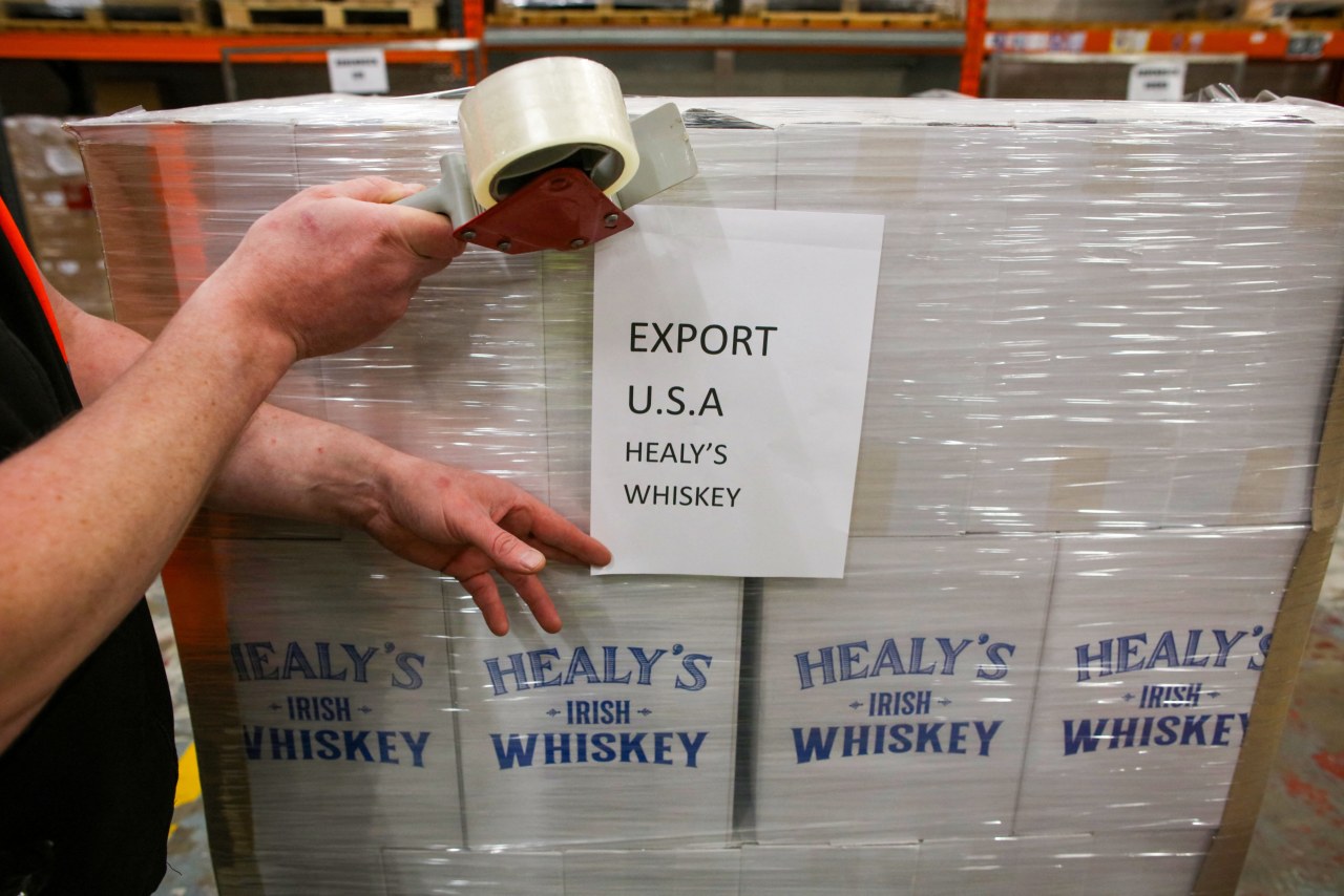 Irish economy returns to growth, boosting eurozone hopes