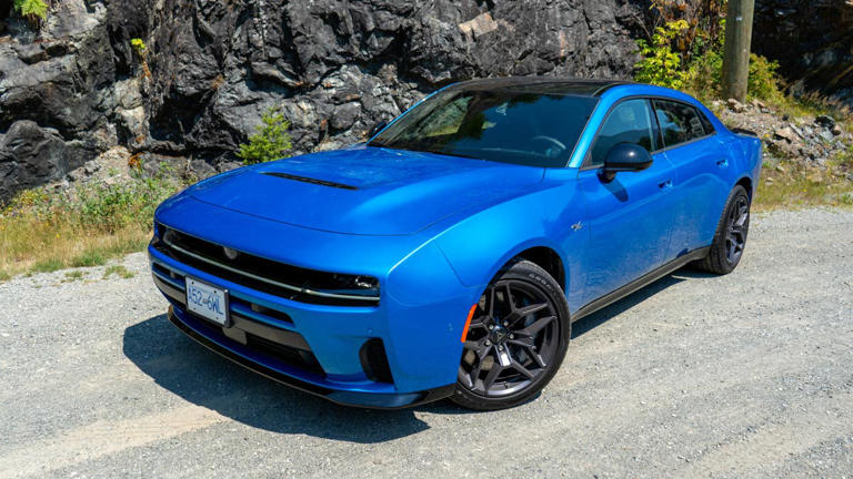 This is when the Dodge Charger may finally get its Hellcat V8 back