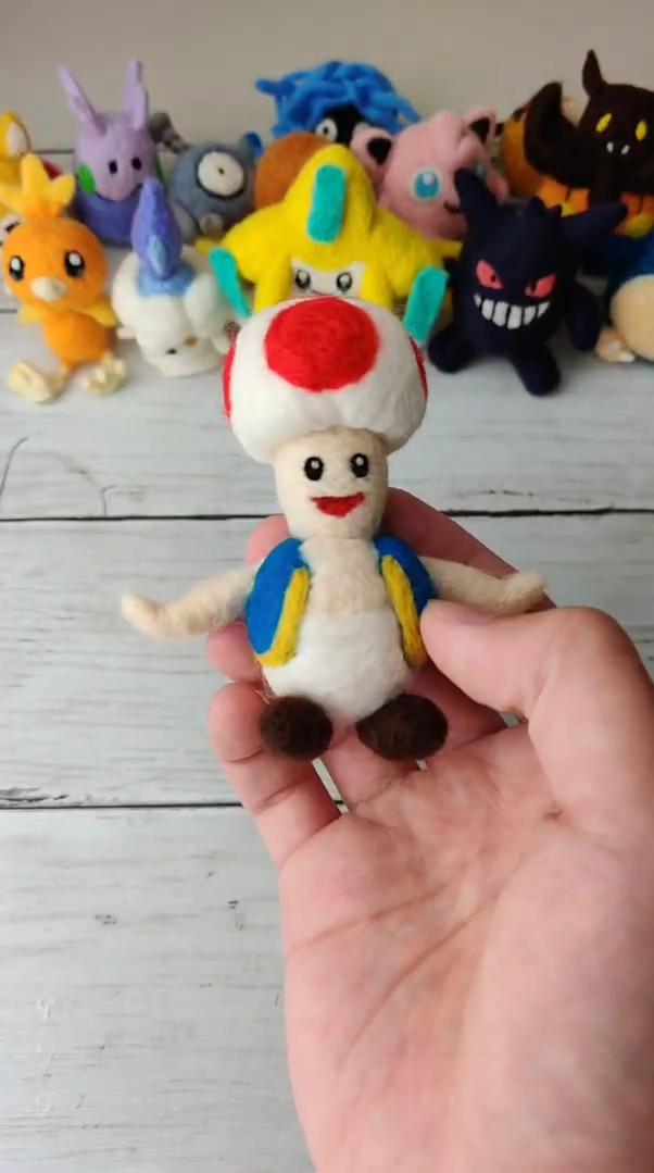 Creating a cute toad with wool needle felting