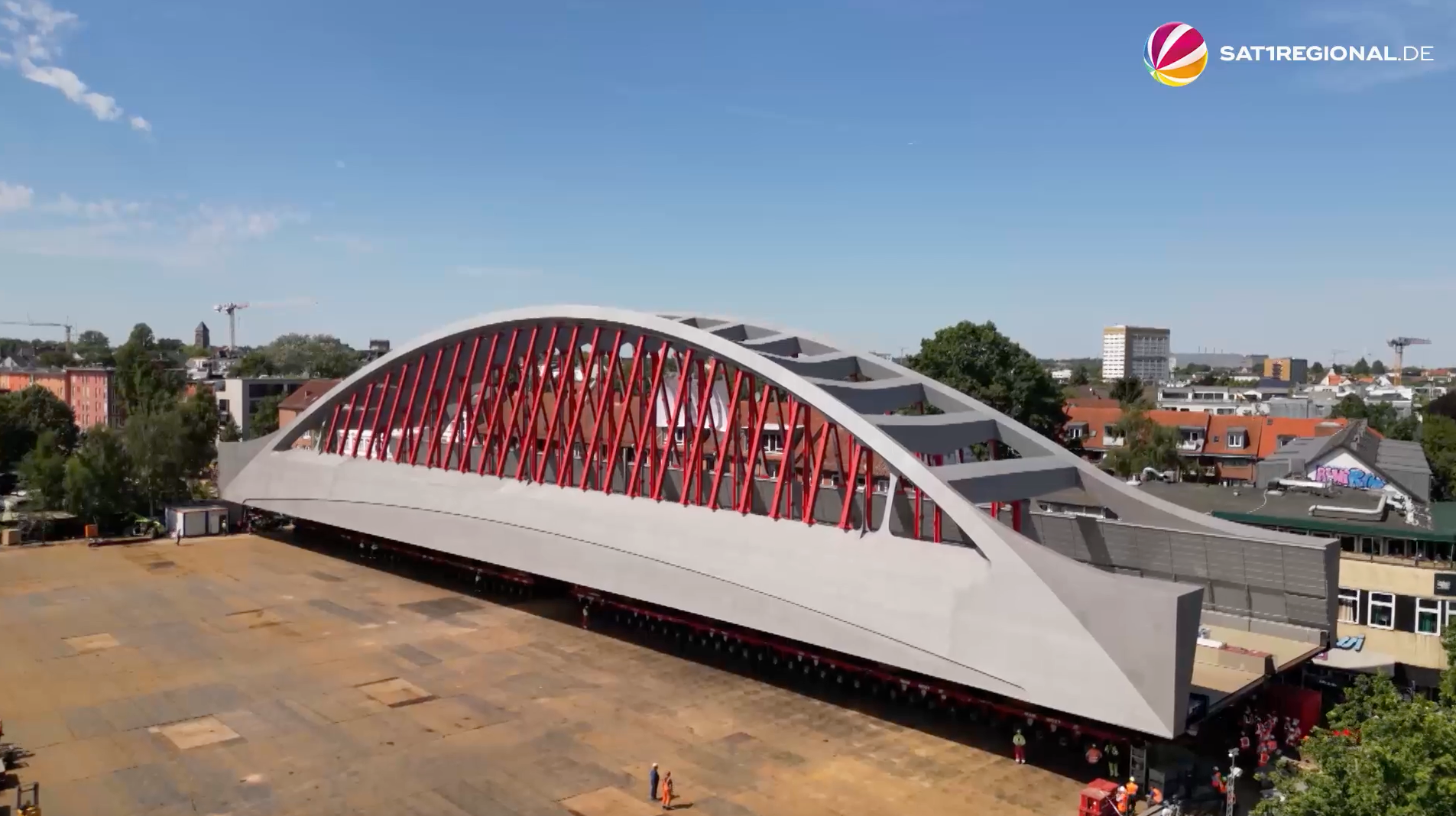 Neue Sternbrücke in Hamburg auf dem Weg zum endgültigen Standort