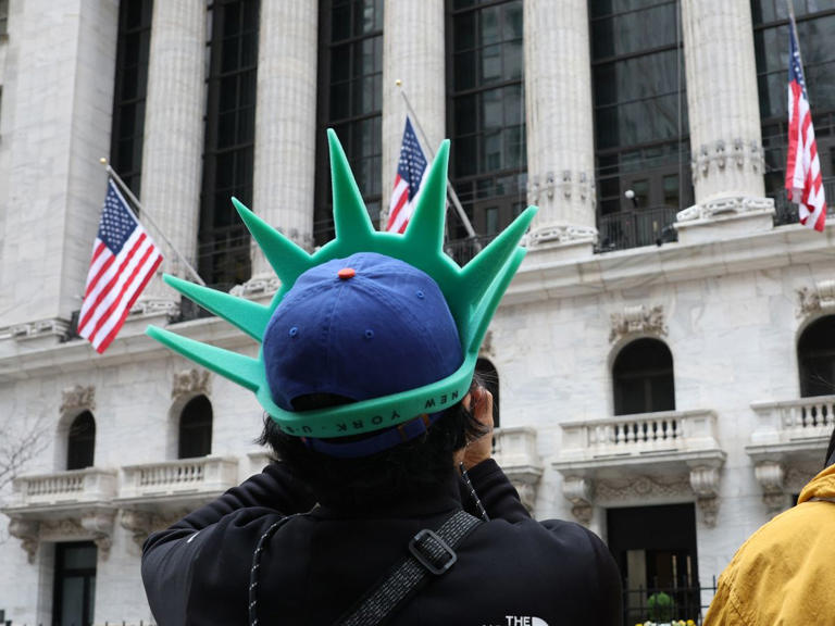 New York City offers discount to attract Canadians back