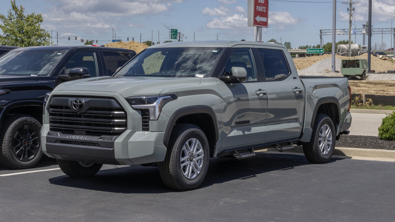 Toyota Tundra 4X4 SR5 Crewmax 5.5 display