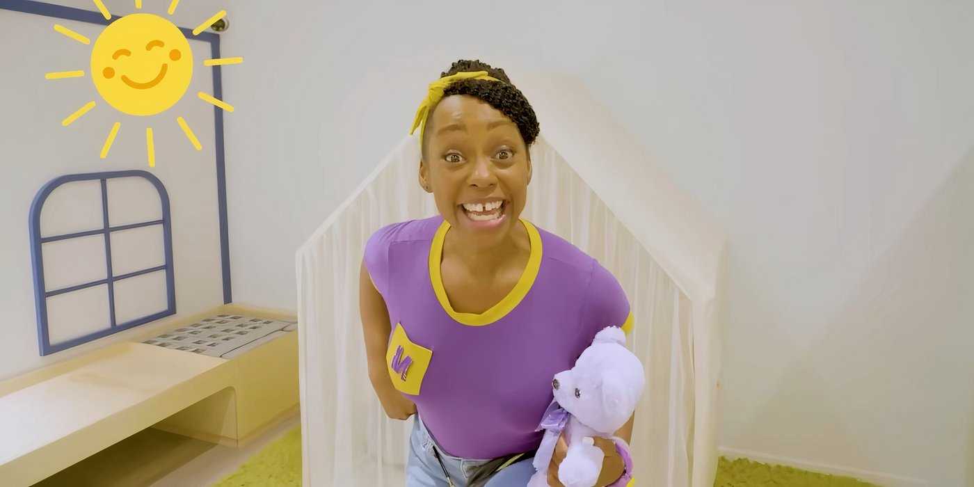 Cashae Monya as Meekah smiling and holding a teddy bear in Blippi.