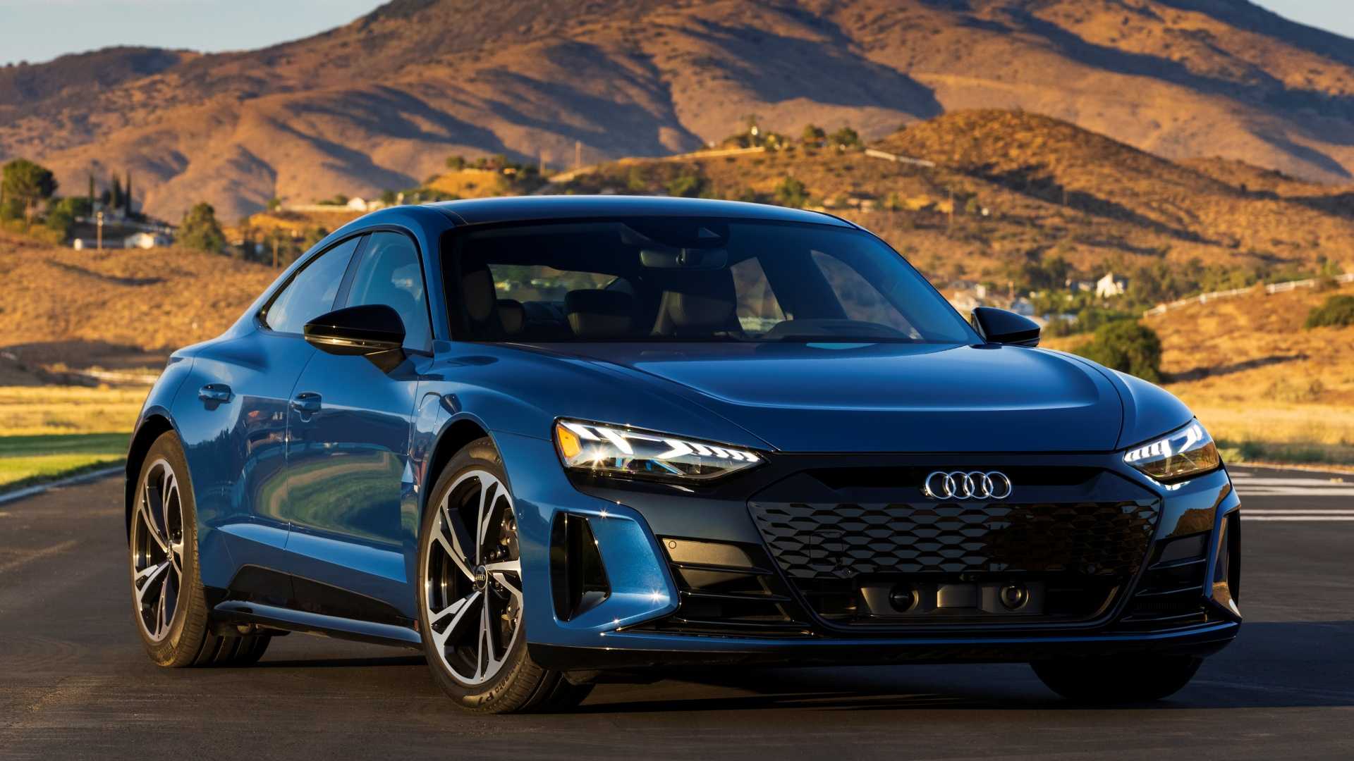 2022 Audi e-tron GT Front Quarter