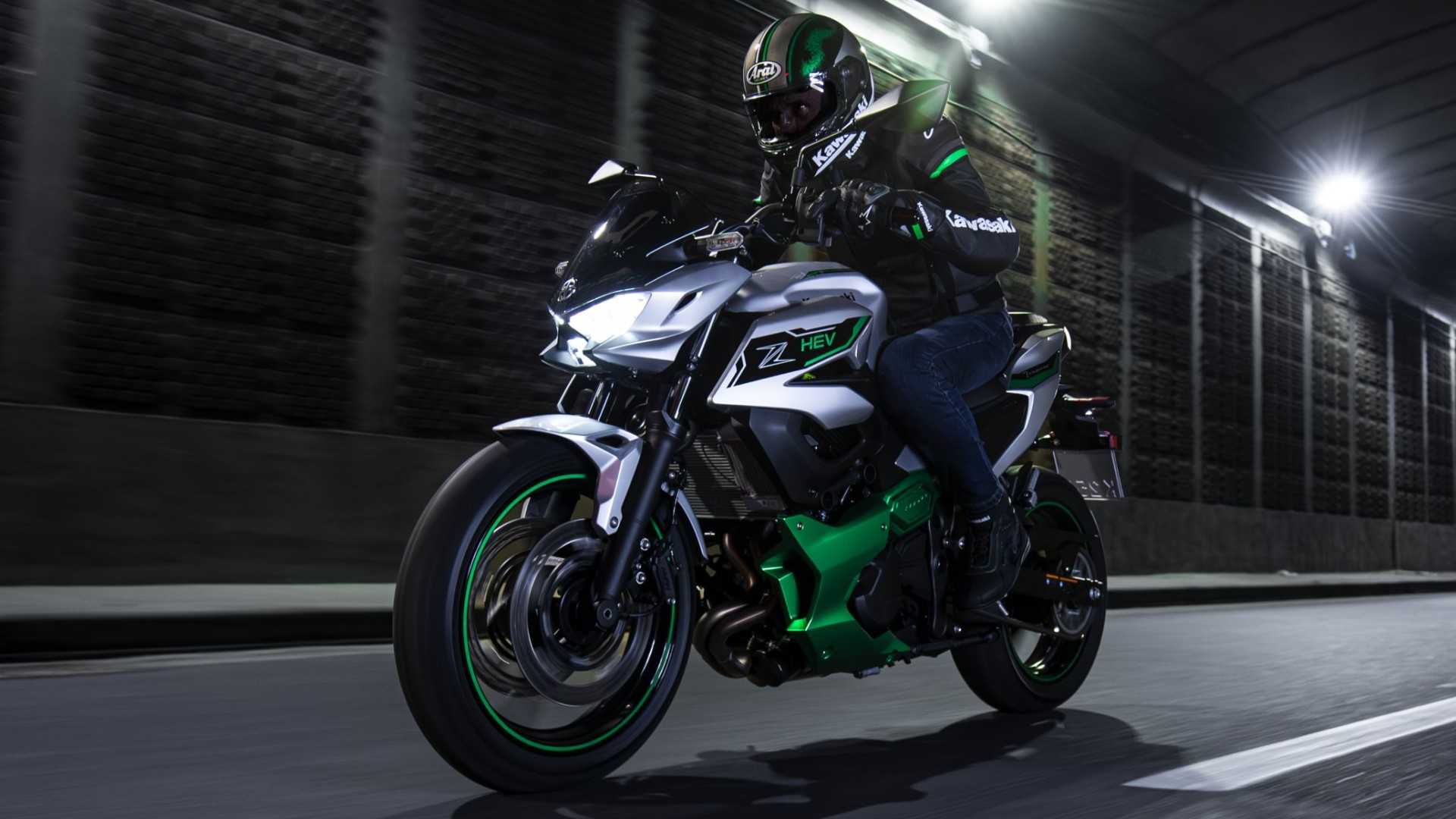 Kawasaki Z7 Hybrid accelerating in a tunnel at night front third quarter view