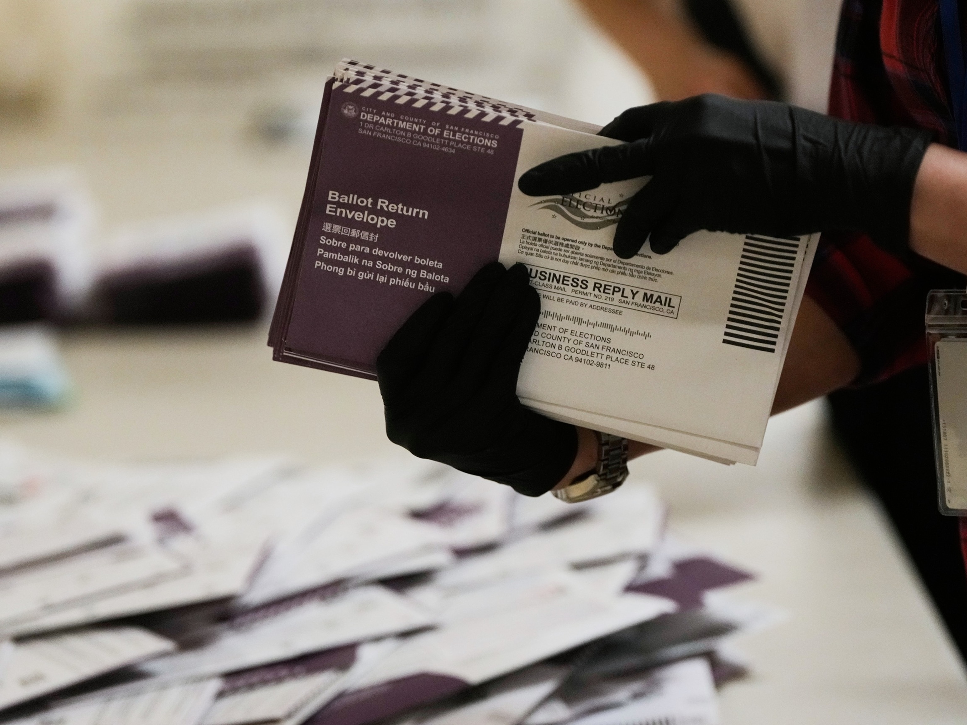Appeals court gives Trump temporary win in mail-in voting fight
