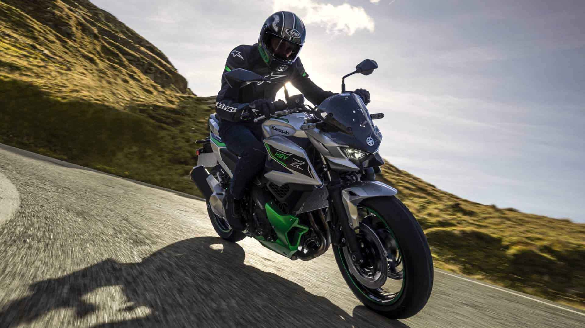 Kawasaki Z7 Hybrid taking a spirited lean on a winding mountain road front third quarter view