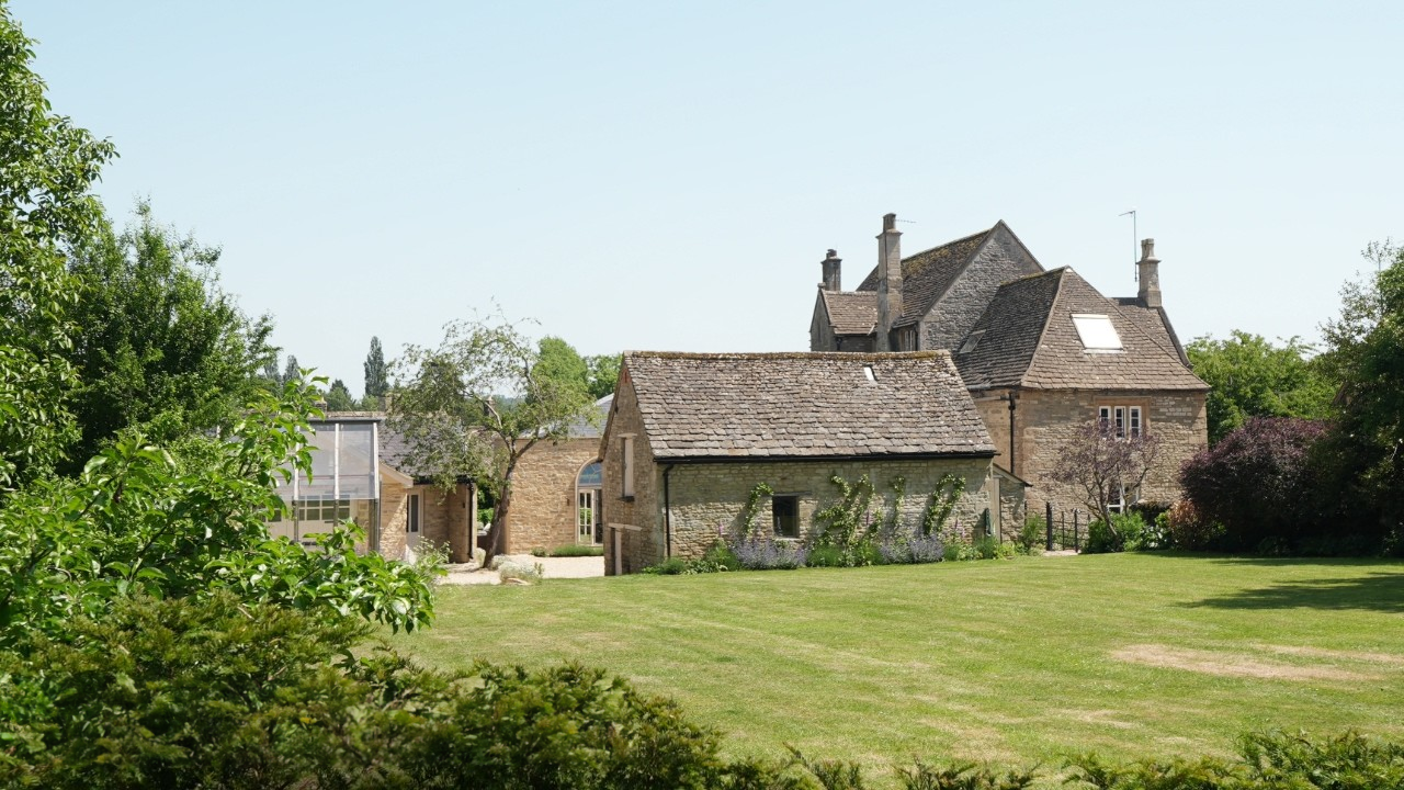 Three centuries of history live on in this English farmhouse