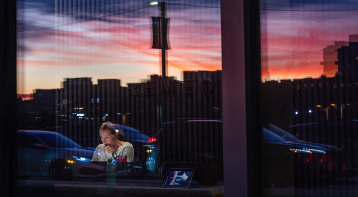 3 habits smart workers use to stay ahead of AI