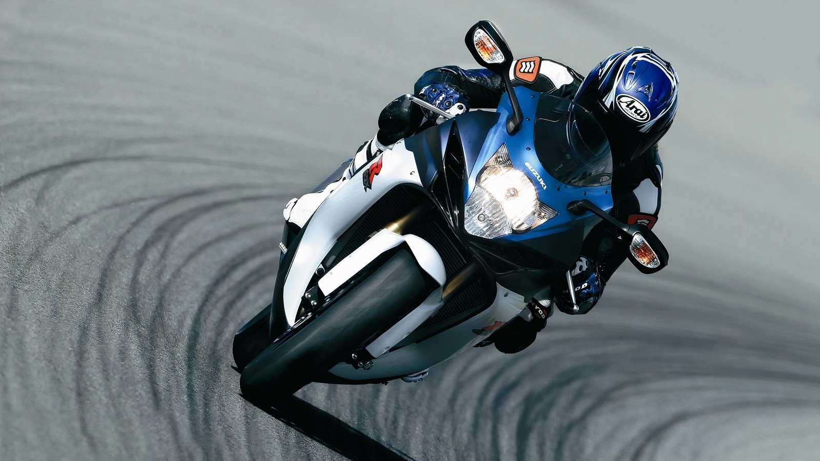 Action shot of a 2011 Suzuki GSX-R750 on track