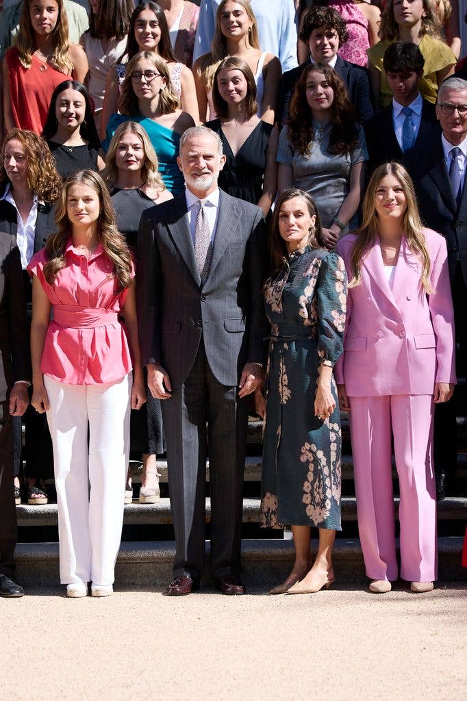 MADRID, SPAIN - JULY 17: (L-R) Crown Princess Leonor of Spain, King Felipe VI of Spain, Queen Letizia of Spain and Princess Sofia of Spain receive the Board of Trustees of the Spanish Committee of the United World Schools Foundation at the Zarzuela Palace on July 17, 2026 in Madrid, Spain. (Photo by Carlos Alvarez/Getty Images)