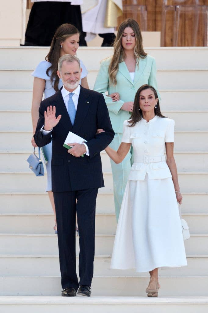The sister duo were incredibly tactile during Pope Leo's visit to Spain