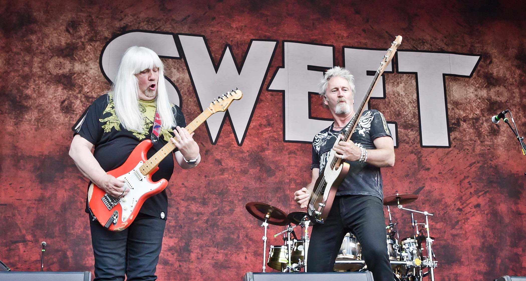 The Sweet's Andy Scott and Peter Lincoln perform live