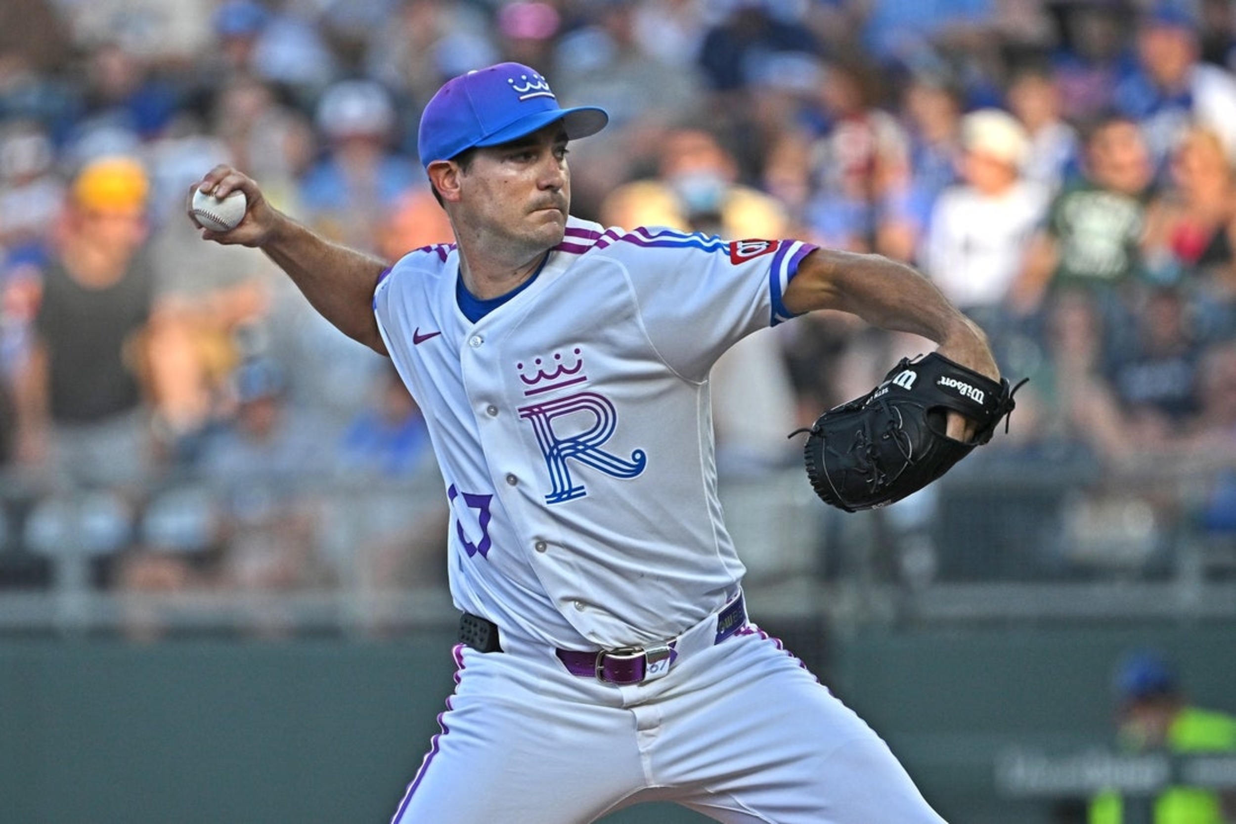 Seth Lugo's durability on display as Royals aim to sweep Giants