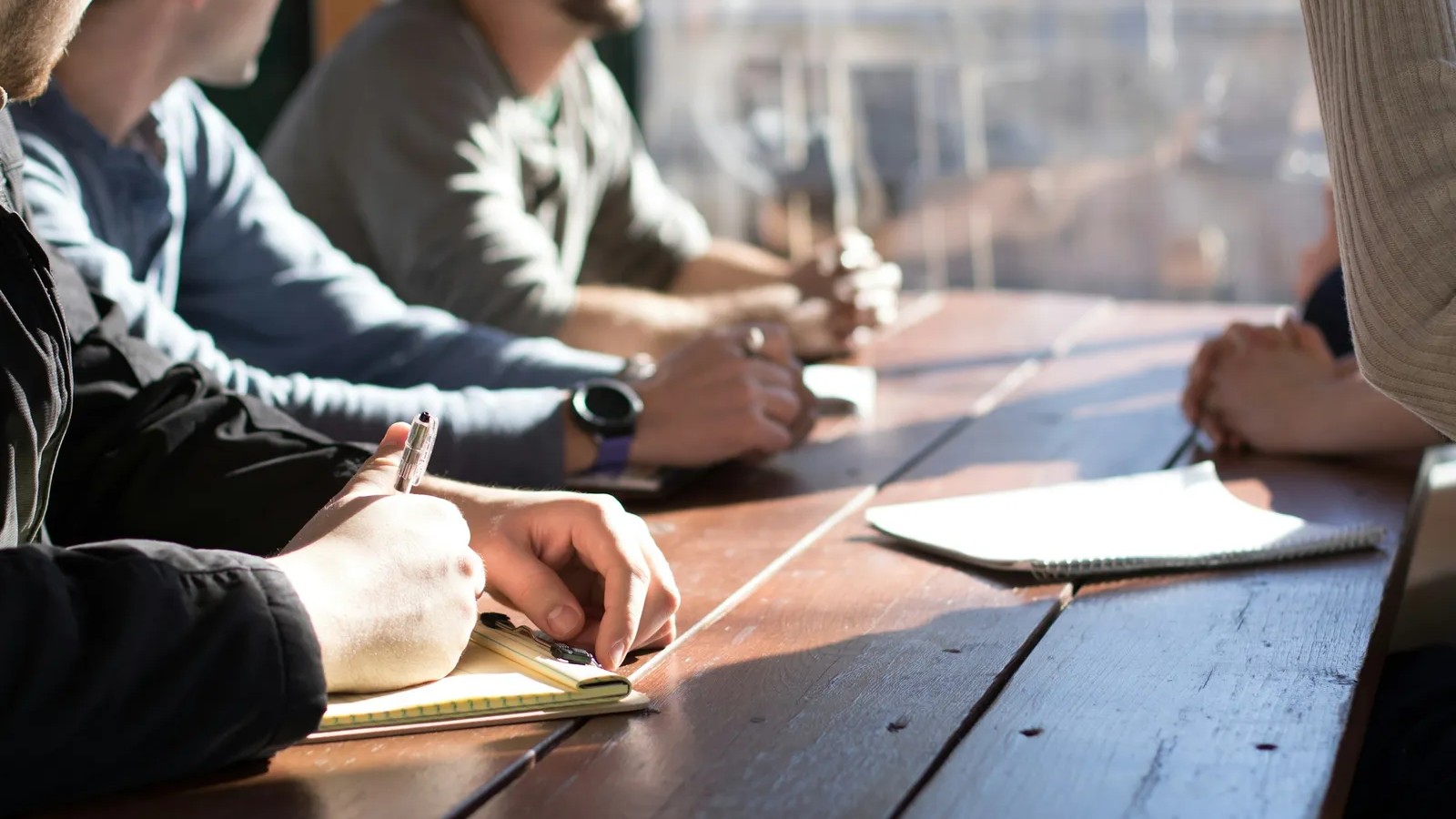 If you say these 7 phrases at work, colleagues say you sound less confident