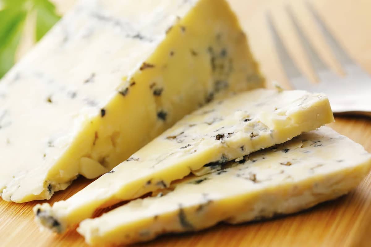 Nutritionists warn: these 10 foods become toxic in the microwave