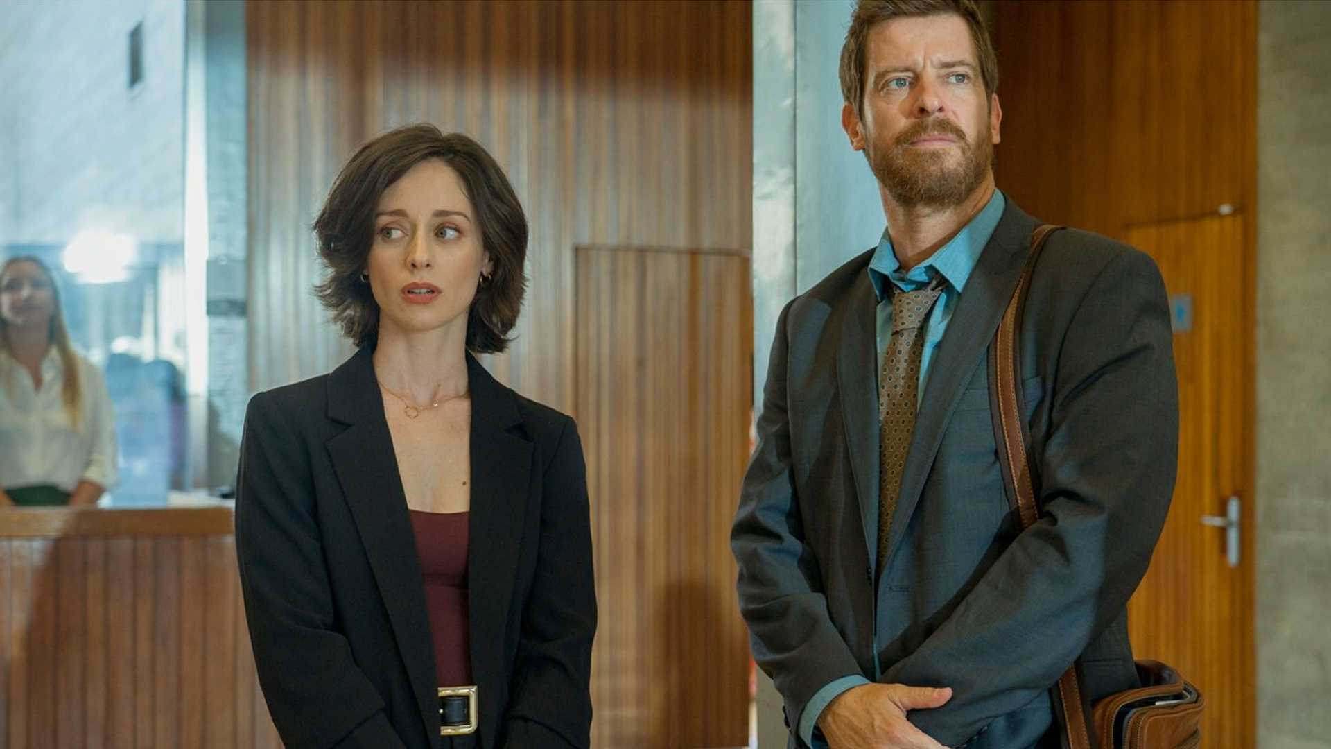 Amanda Torres (Elena Rivera) next to Gabriel Ochoa (Manu Baqueiro) in the Netflix series Losing Judgment
