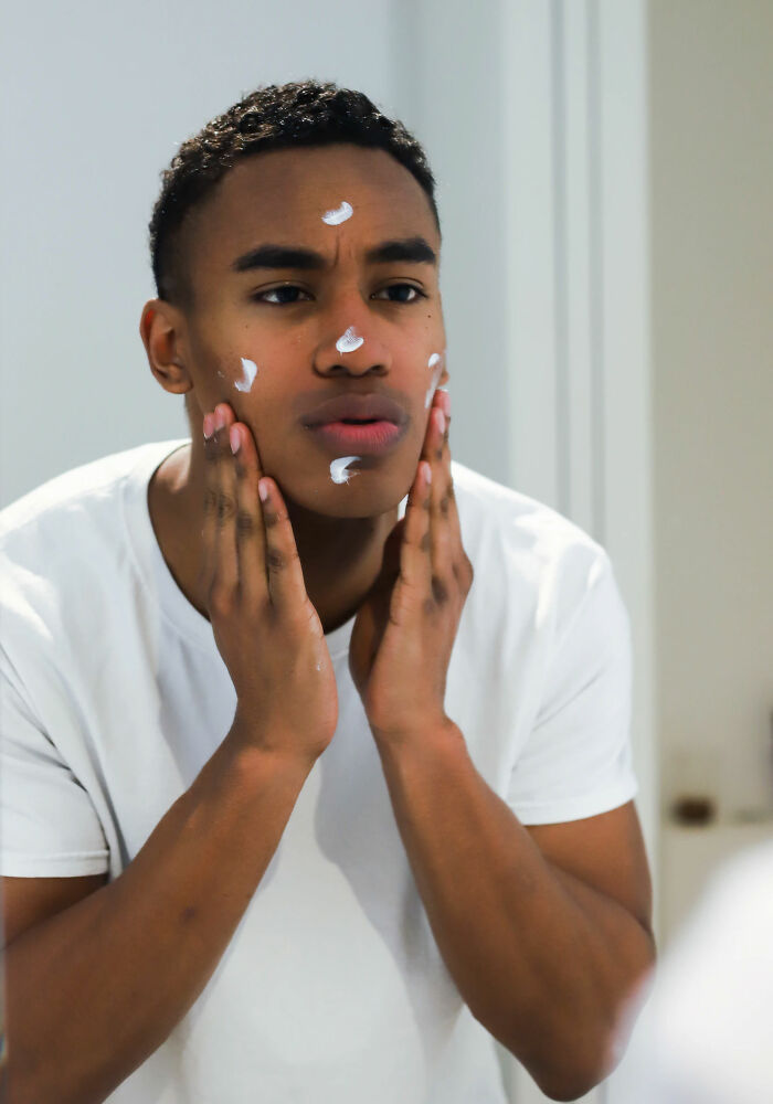 Men Share 39 Things That Society Deems ‘Too Girly’ But They Like Them Anyway