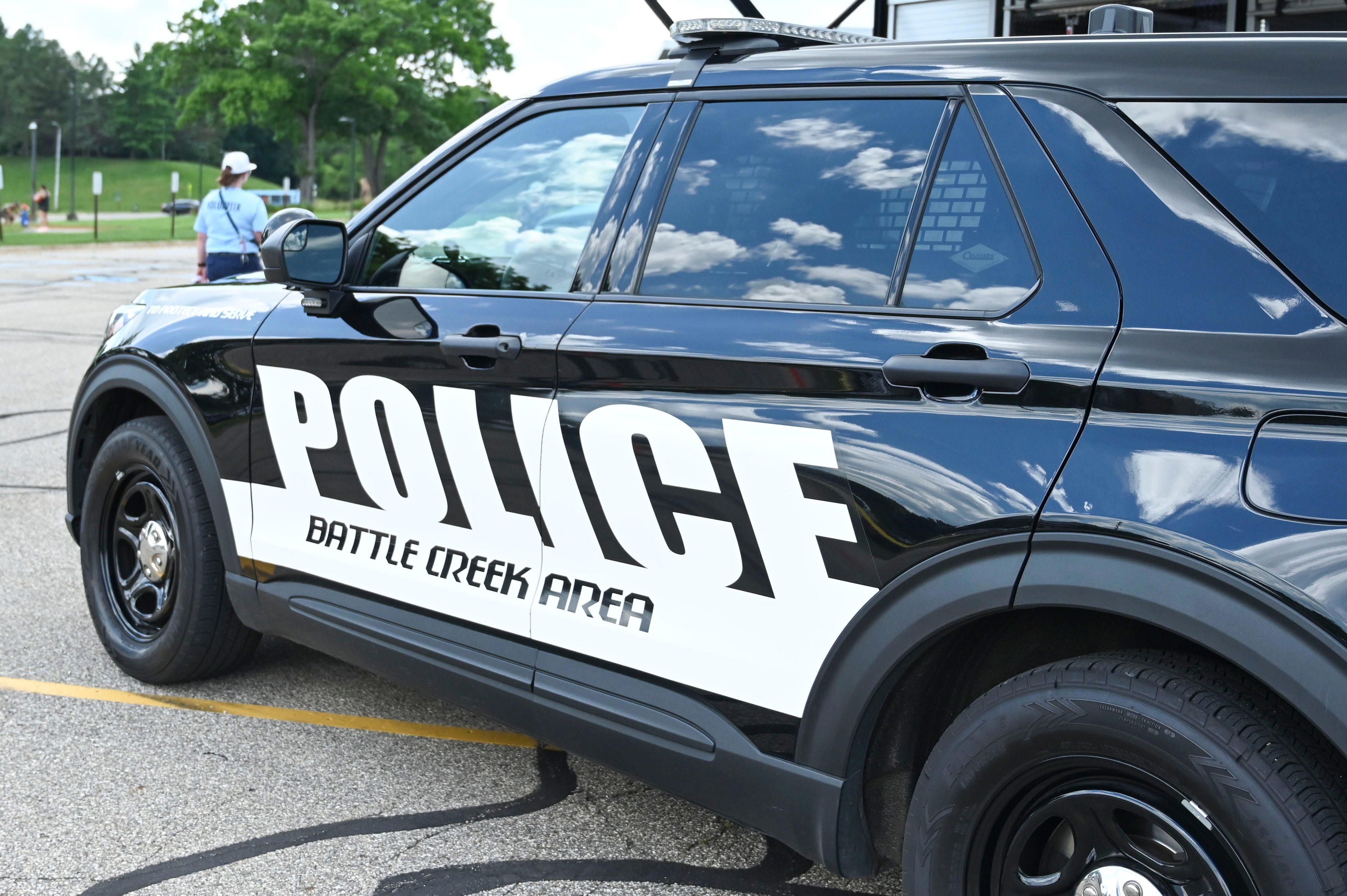 Battle Creek police investigate hotel stabbing