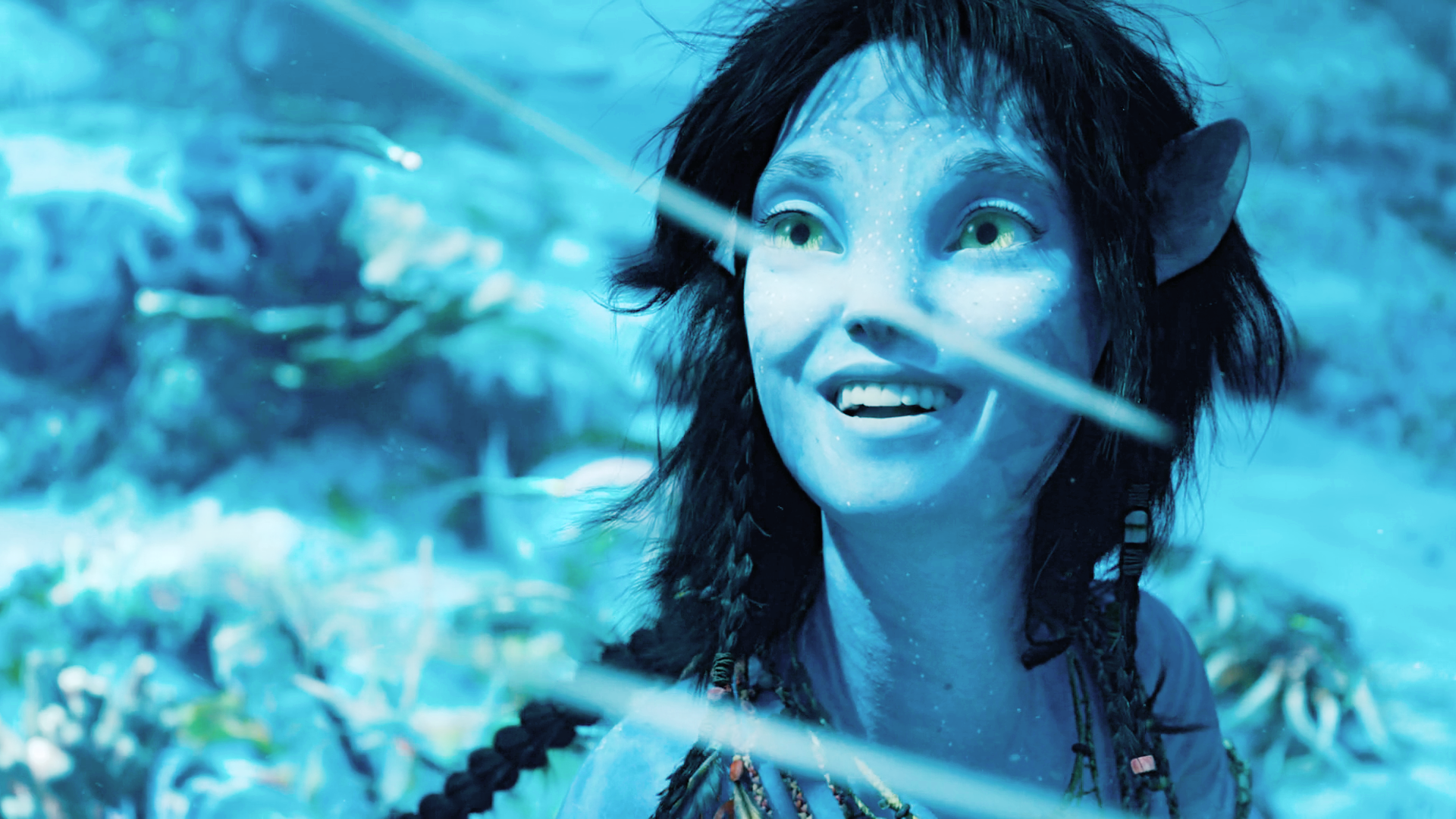 Sigourney Weaver's Kiri underwater in Avatar: The Way of Water (2022)