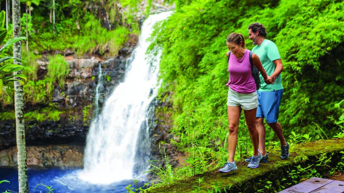 1---ncl-hawaii-couple-waterfall-walk-1