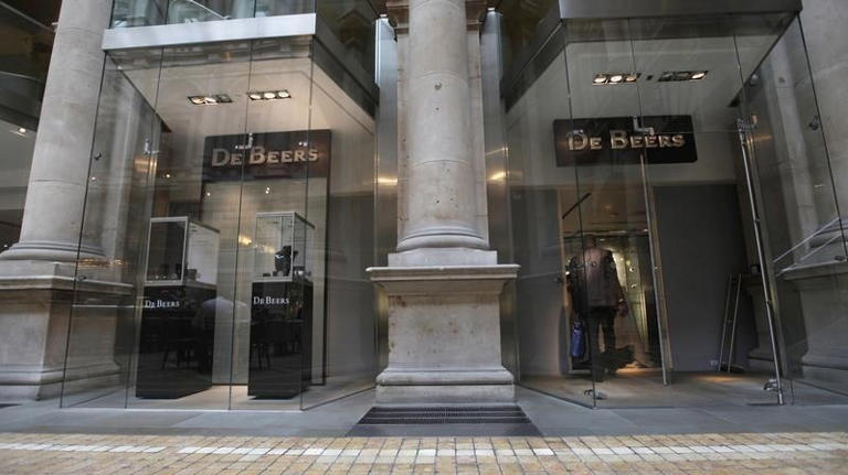 Africa’s diamond powerhouse weighs De Beers takeover after Anglo picks ...
