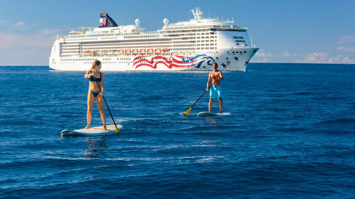 3---prideofamerica-paddleboarders