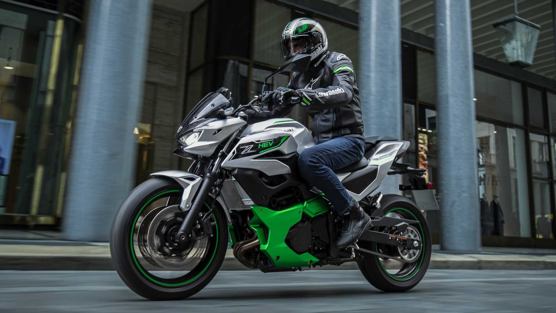 Kawasaki Z7 Hybrid rolling along a city road front third quarter view