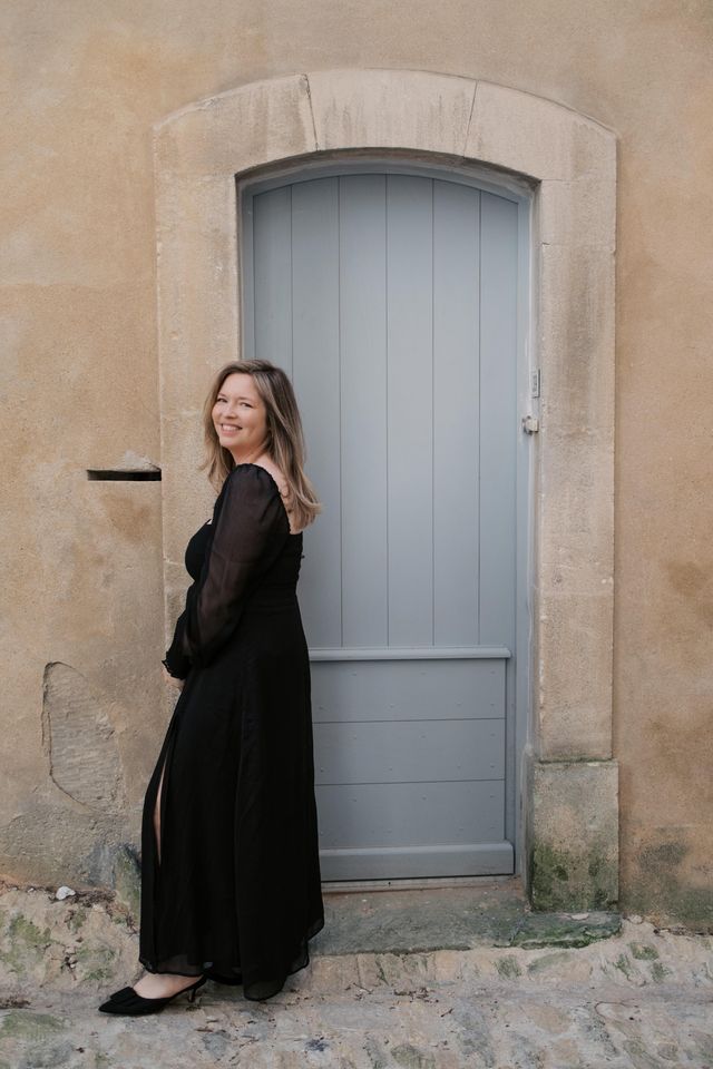 Catherine Tassin de Montaigu leading an antique retreat
