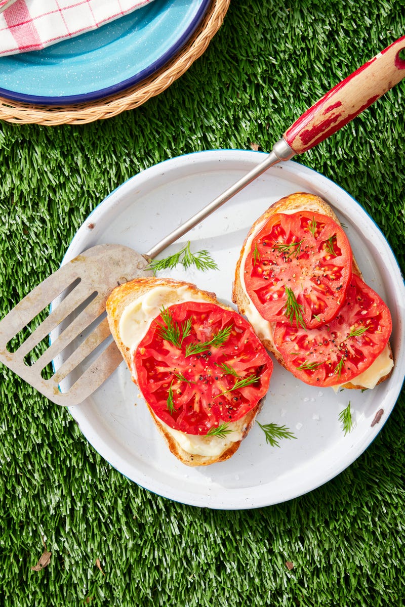 tomato-dill-toast-1654200489.jpg