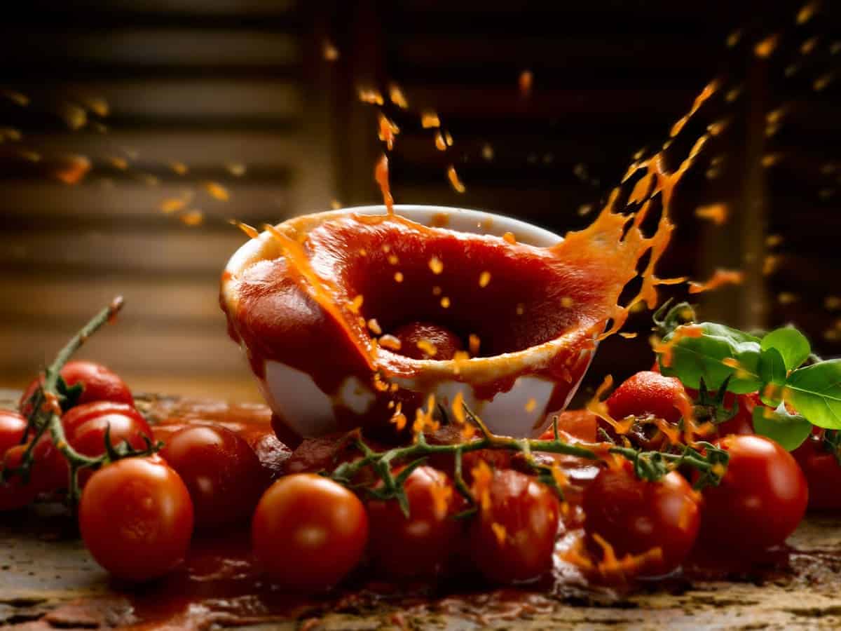 Nutritionists warn: these 10 foods become toxic in the microwave