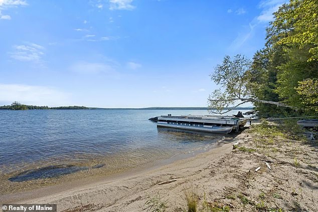 Porus Island also contains a natural sand beach. Its listing touts that there is so much privacy that prospective buyers can 'skinny-dip if you want'