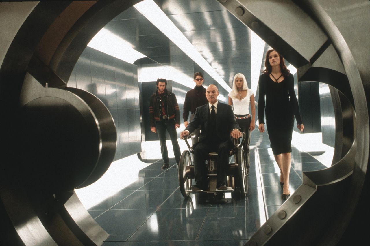 Hugh Jackman, James Marsden, Patrick Stewart, Halle Berry, and Famke Janssen in 'X-Men'.