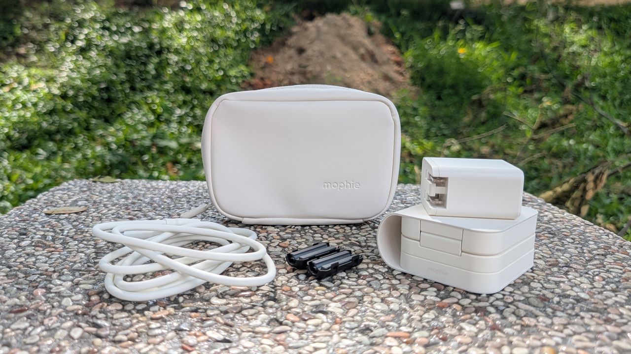 Mophie Roam 3-in-1 Travel Charger