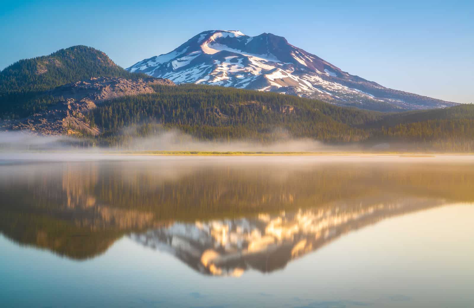 Sparks Lake near Bend is barely a foot deep, and that’s exactly why paddlers love it