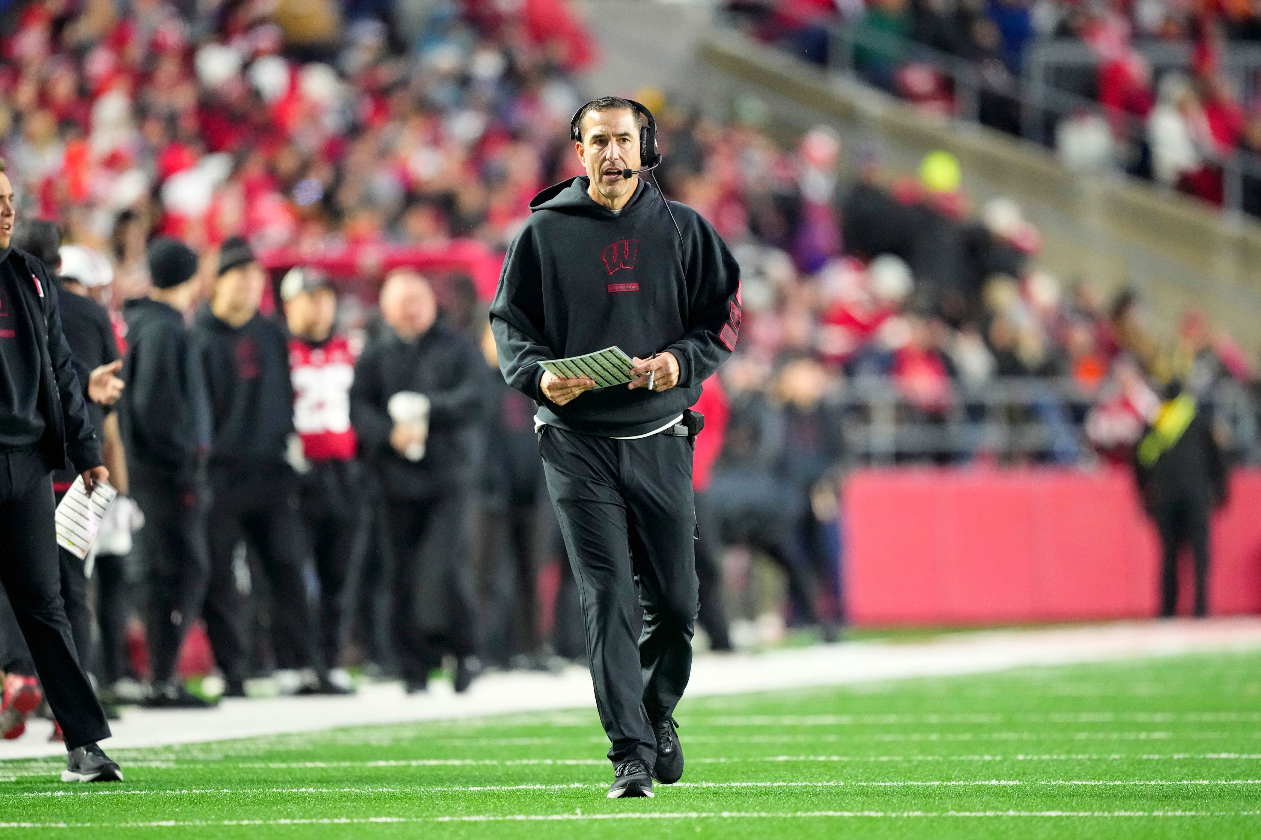 Badgers hire former Ohio State, NFL LB to key front office role