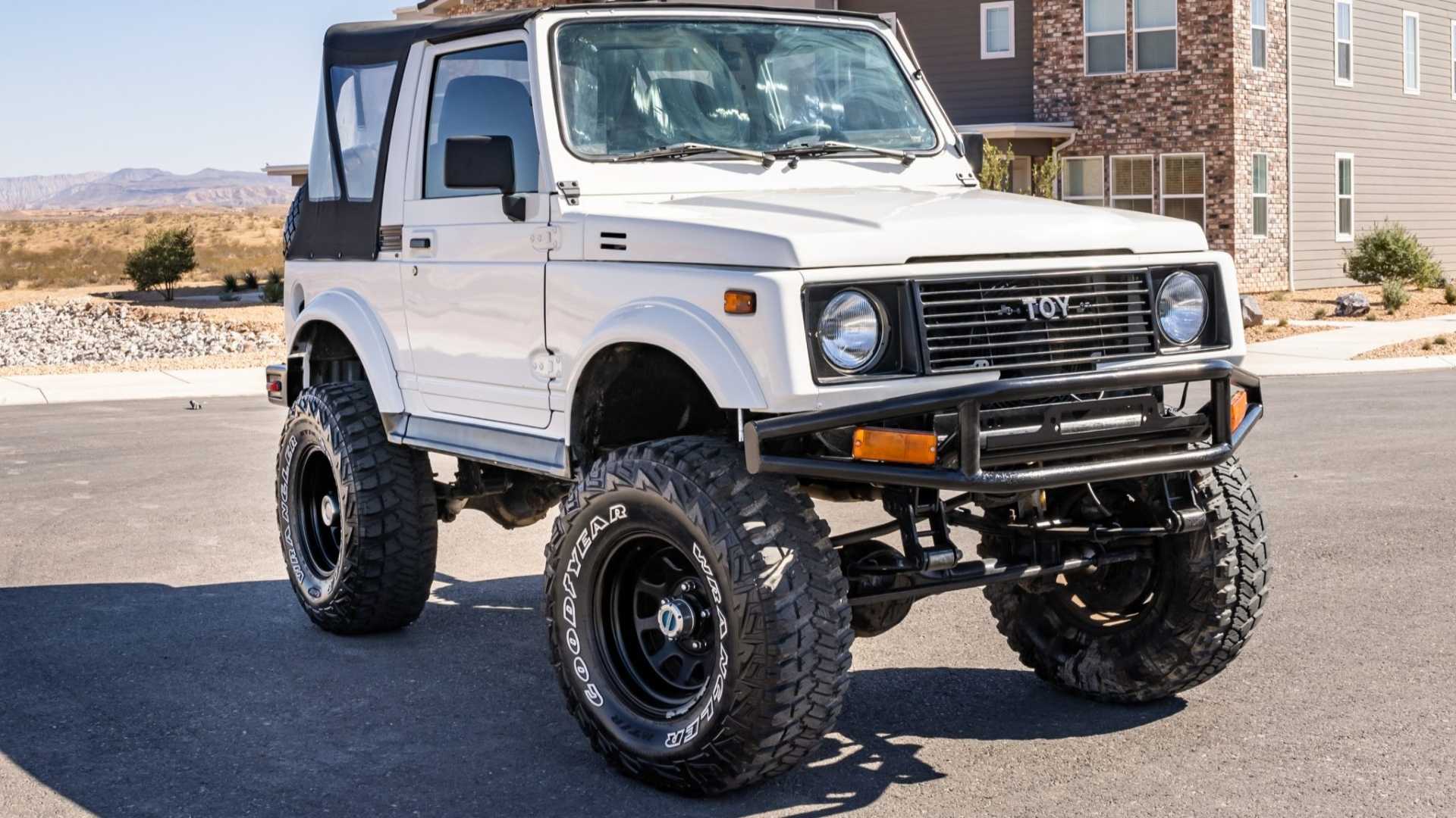1988 Suzuki Samurai lifted front-quarter