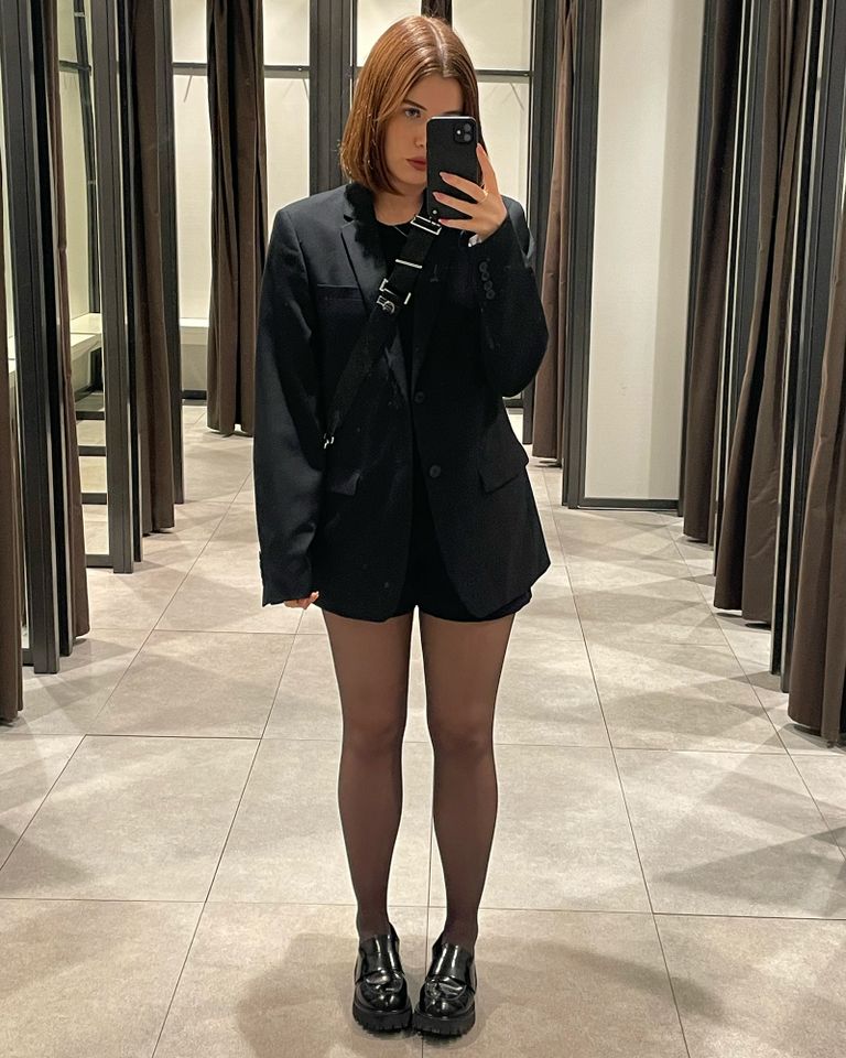 Woman Takes 40% Pay Decrease to Become a Receptionist