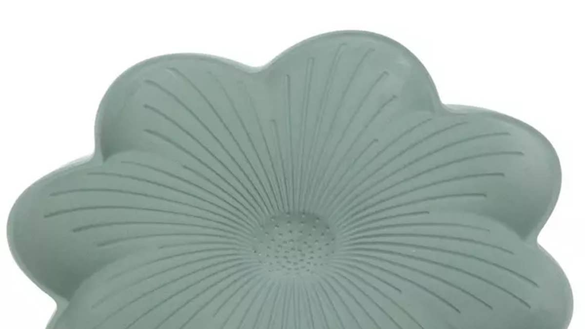 hobby-lobby-flower-bird-feeder-metal-garden-stake-top-view