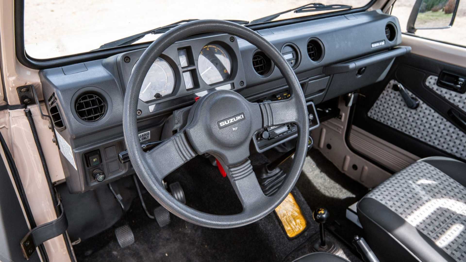 1987 Suzuki Samurai steering wheel