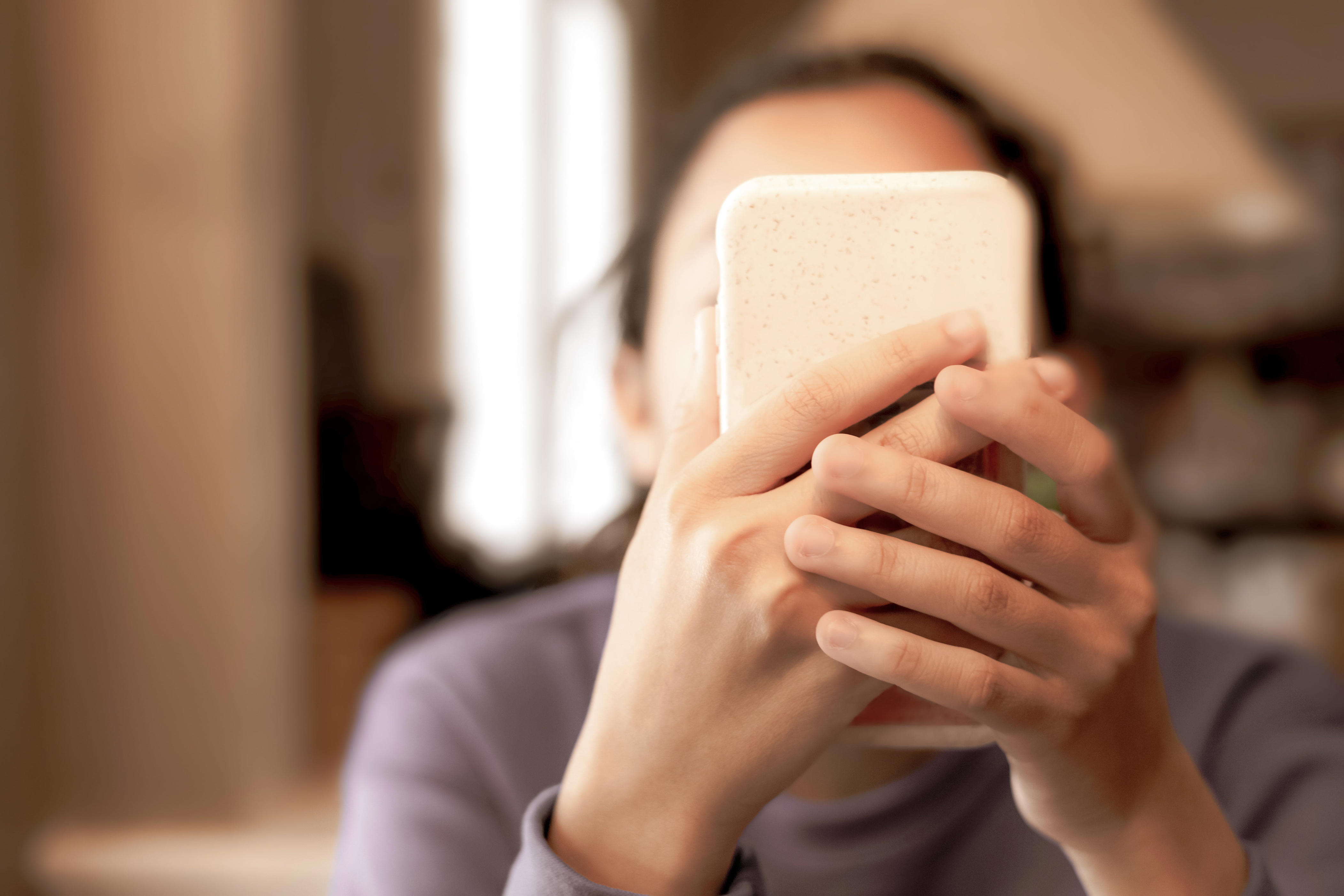 I Thought the Internet Made Parenting Easier—But It Made Me Less Present