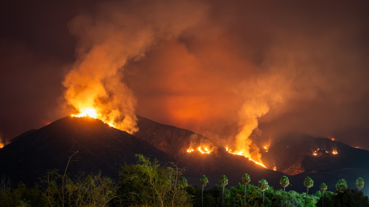 A Washington wildfire forced “go now” orders near Nespelem after exploding to 12,400 acres