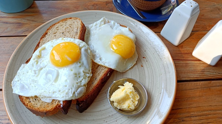 Want A Fried Egg But Don't Want To Dirty Up A Pan? Turn To The Microwave