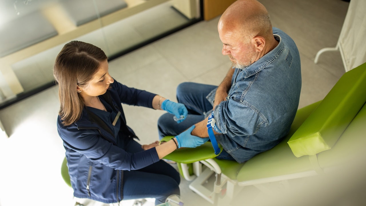 A simple blood test measuring the p-tau217 protein could predict future cognitive decline in symptom-free older adults up to 10 years before any noticeable memory problems begin.